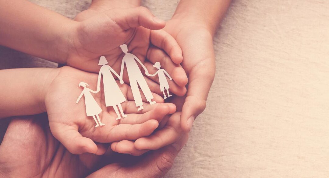 Adoption : une attestation d’honorabilité désormais obligatoire pour les futurs parents